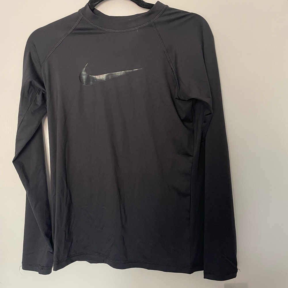 Nike swim Black long-sleeves t-shirt. Suze M
NWT